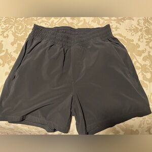 Men’s Lululemon Pace Breaker 5” Short XS, Dark Grey